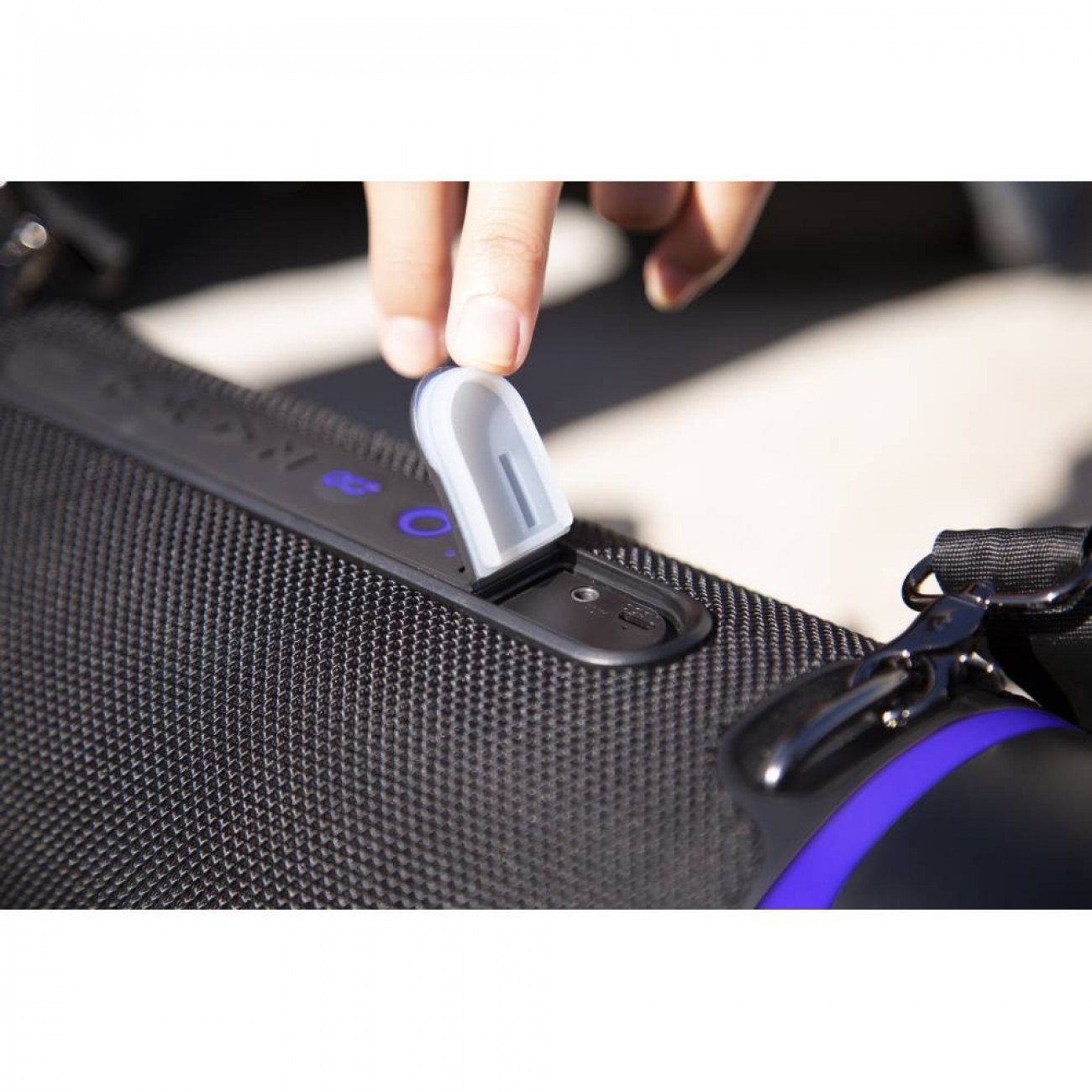 Imagen Parlante Portátil Bluetooth Noblex Psb1000 45w Fm Luces Led