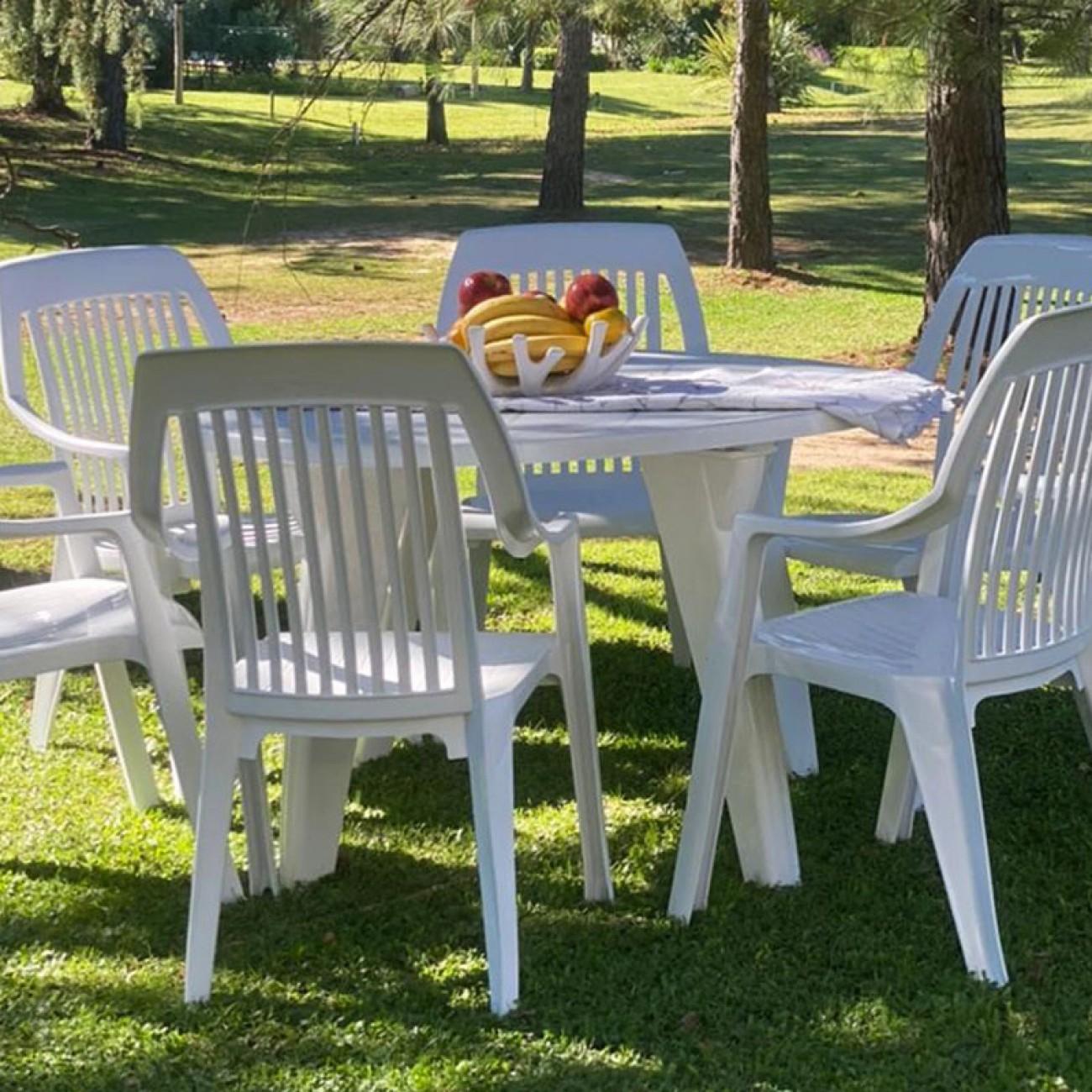 Imagen Mesa De Jardín Plástica Garden Life Silver Redonda 1.20 M