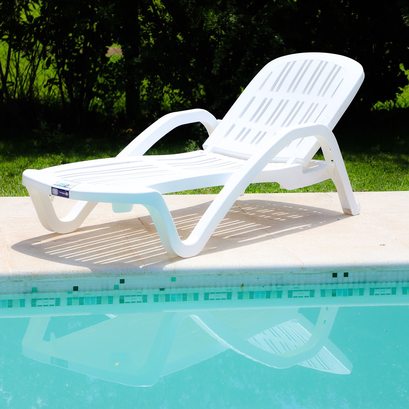 Imagen Reposera Pl&aacute;stica De Jard&iacute;n Voss 2000 Miami 5 Posiciones Blanca