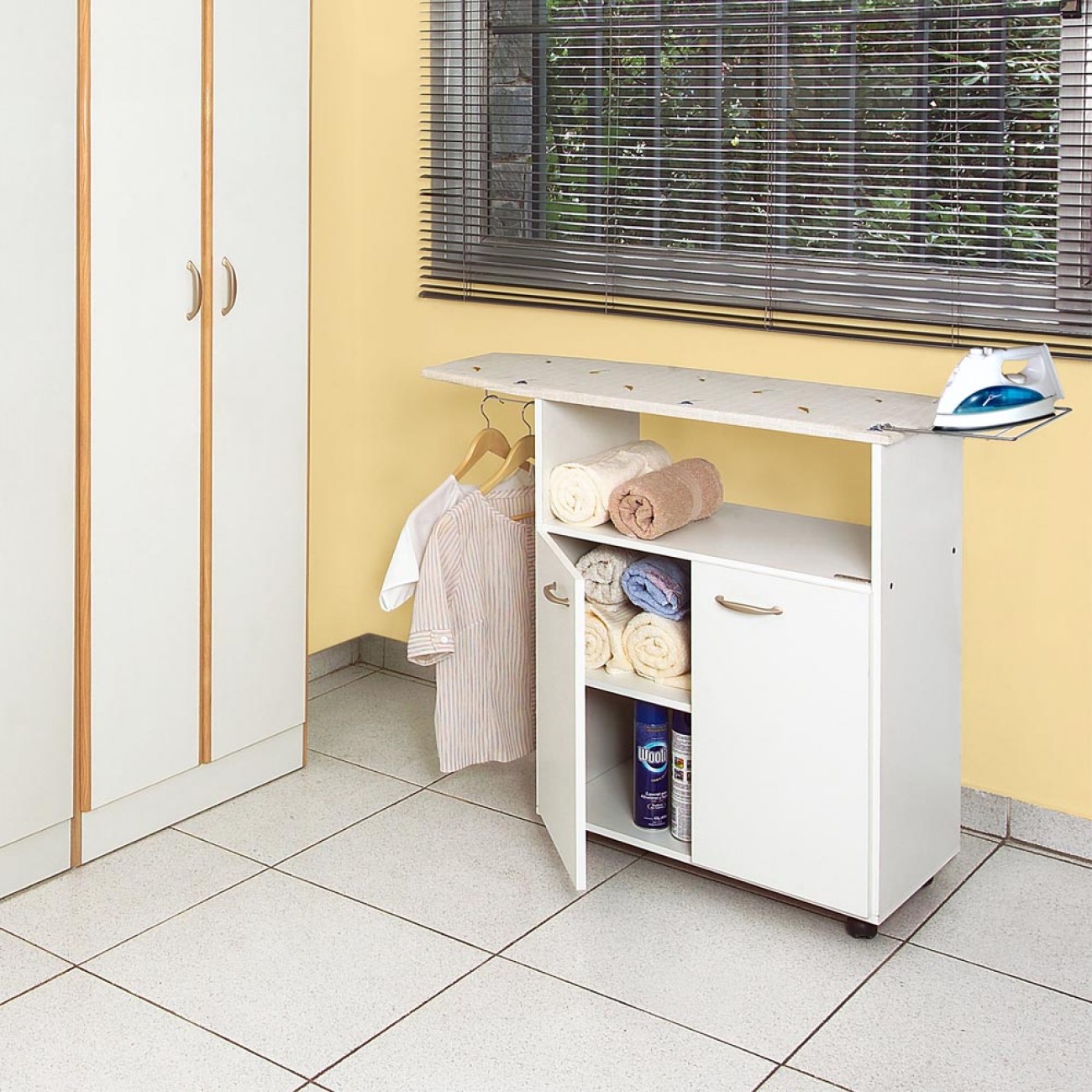 Imagen Mueble Planchador Platinum 3080 Con Ruedas Y 2 Puertas