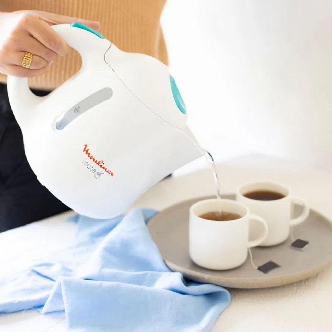 Imagen Pava Eléctrica Moulinex By297158 1l Corte Y Regulador Blanca