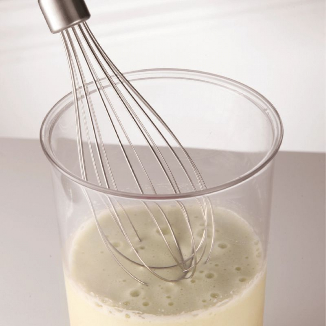 Imagen Ayudantes De Cocina Peabody600w-pie Ac Inox-batidor-cuchill Inox-picador-blan